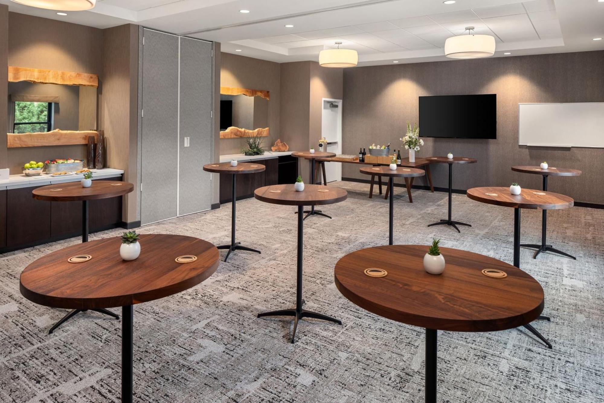 Element Bozeman Hotel Bagian luar foto